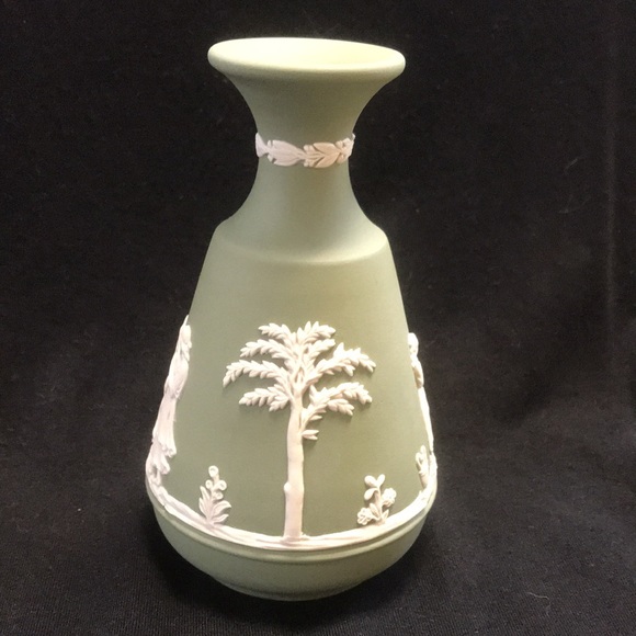 Wedgwood Collectors Society Jasperware Bud Vase Sage Green/White Relief Figures - Picture 2 of 7